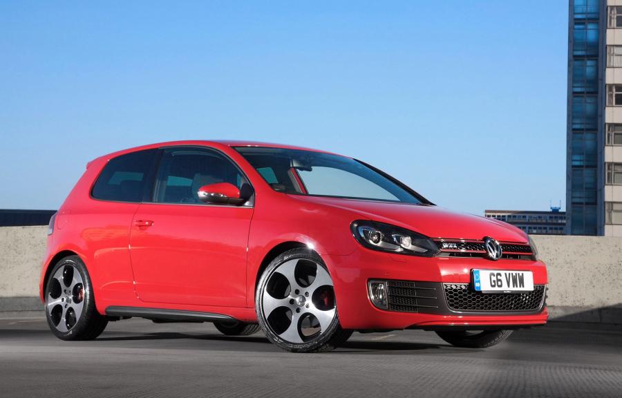  Volkswagen Golf GTi 2012 года  (фото 43 из 48)